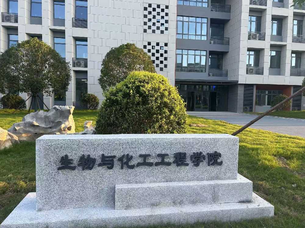 夏河县扬州职业大学体育场高杆灯项目